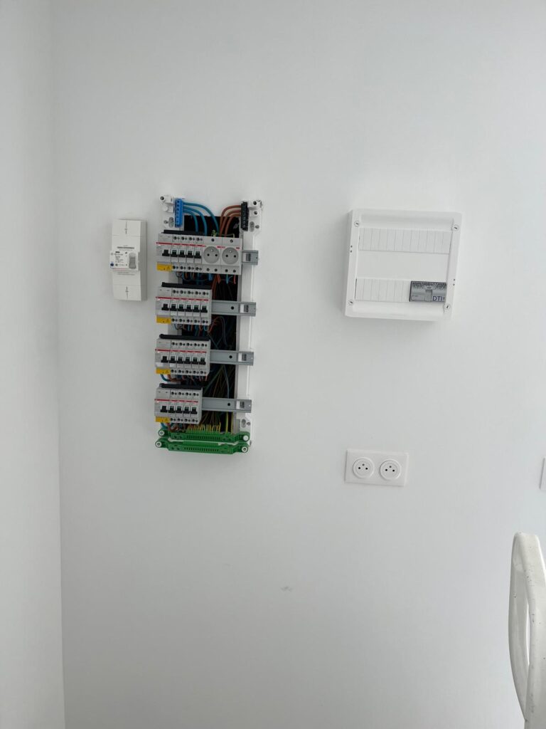 tableau electrique ouvert