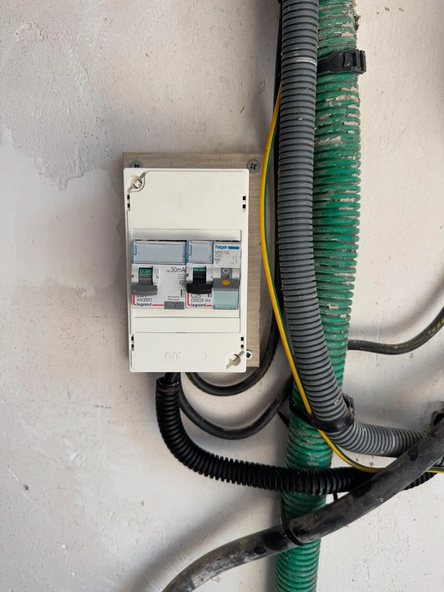 Installation electrique trouillas vale electricite66